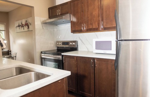 Sunnyside House | Calgary's Riverfront Gem: 3-Bed Suite Escape