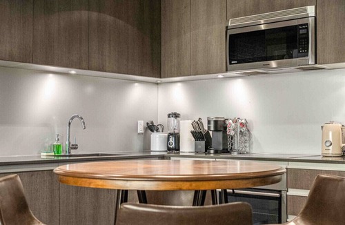 Victoria Park Apartment | Calgary Tower View » 35th » AC » Parking » Netflix