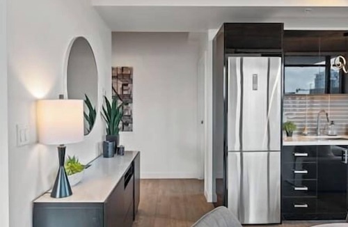 Connaught Apartment | Calgary Tower View | King Bed |AC | Gym | 2BR