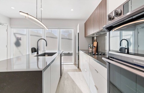 Leslieville Apartment | California Style Brand New 3 Bed in the Heart of Leslieville