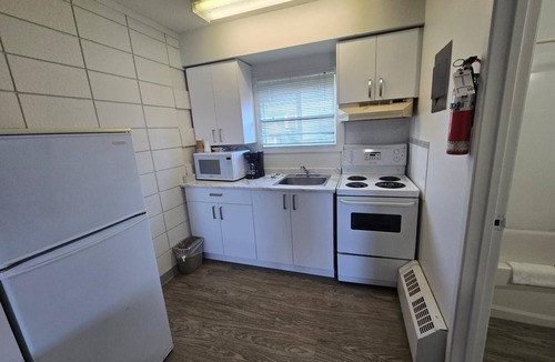 Prince George Hotel | Camelot Court Motel