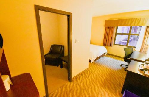 Winnipeg Hotel | Canad Inns Destination Centre Garden City