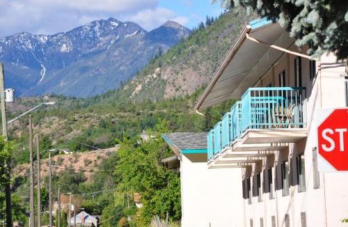 Lillooet Hotel | Canadas Best Value Inn Mile-0-Motel Lillooet