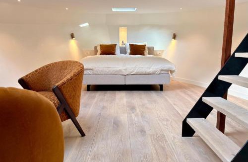 Binnenstad Apartment | Canal Suite on Houseboat