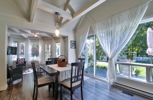 Dorval Ski Chalet | CAPE COD COTTAGE NEAR A LAKE