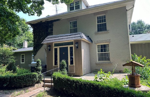 Guelph/Eramosa House | Cardinal Suite on Century Farm