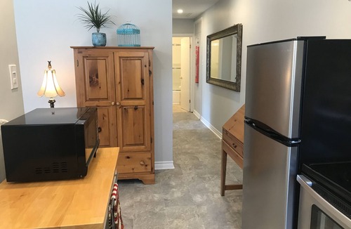 Carleton Place Apartment | Carleton Place Downtown Airbnb Apartment Retreat - Sleep Max 5