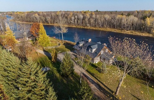 Saint-Louis-de-Blandford House | Carlos House/directly on the river 160 year old country house.