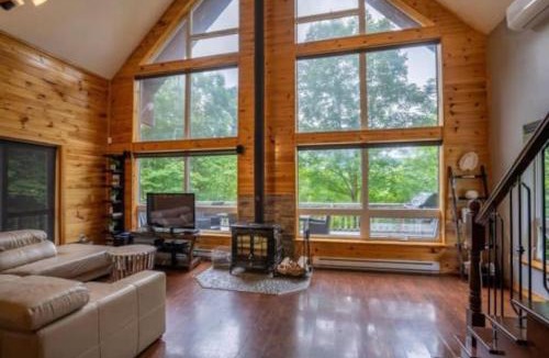 Val-des-Lacs Ski Chalet | Carriole Private Hot Tub 30 min Mont-Tremblant