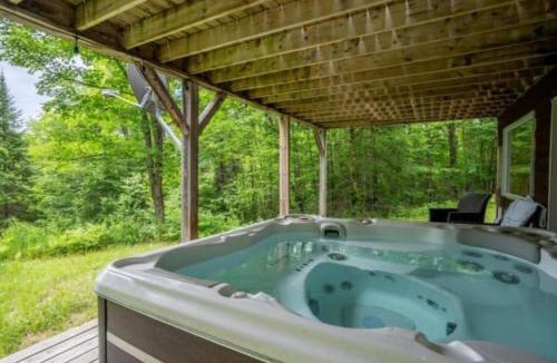 Val-des-Lacs Ski Chalet | Carriole Private Hot Tub 30 min Mont-Tremblant