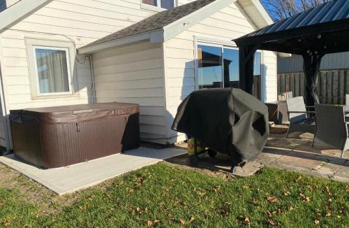 Leamington House | Casa Azul-lakefront