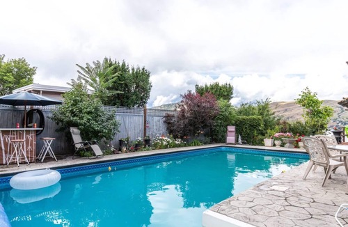 Vernon Ski Chalet | Casa Familia has stunning lake views, with heated pool+ hot tub minutes to beach
