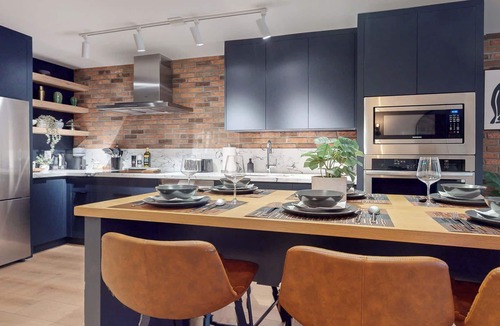 Leslieville Hotel | Casa Hotel: Elegant 2BR Suite in Leslieville
