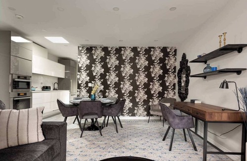 Leslieville Hotel | Casa Hotel Elegant Suite w Patio, BBQ Grill!