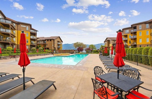 Westbank Condo | Casa Laguna! Lakefront Condo With Pool & Hot Tub.