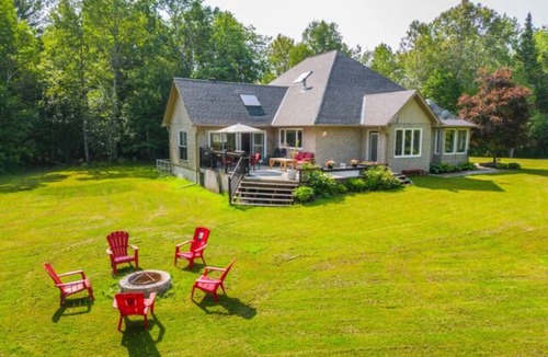Severn Cottage | Casa ~ Pool ~ Fire Pit ~ BBQ