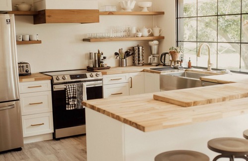 Picton House | CC’s Cottage: Indoor Pool & 2 minutes to Sandbanks