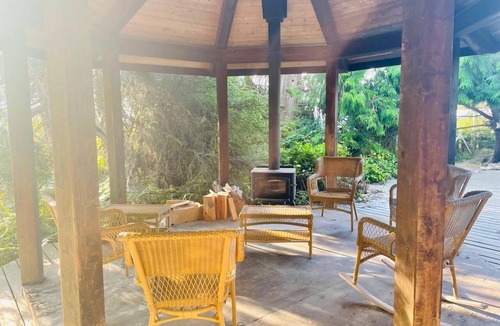 Savary Island Ski Chalet | Cedar Cabin on Savary!
