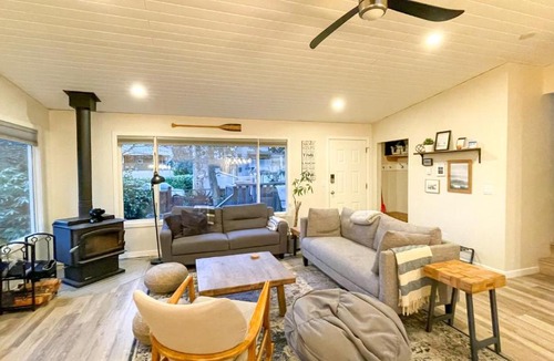 Tuwanek House | Cedar Creek Cottage 3BR - Welcome to your Oasis Steps from the Beach