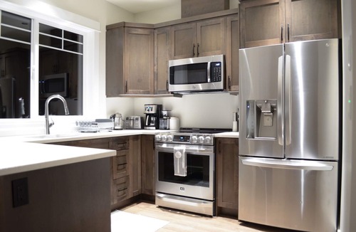 Courtenay House | Cedar Ridge: 2BR w/Views Ping Pong & Lvl2 EV Chrgr