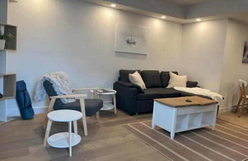 Victoria Apartment | Cedar & Sage Suite - Kitchen & Comfort
