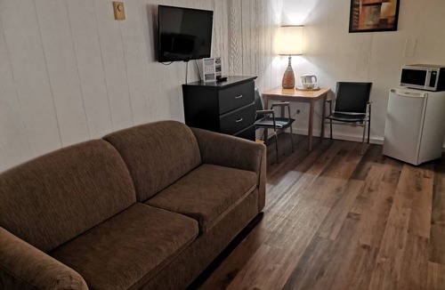 Okanagan-Similkameen Hotel | Cedars Motel