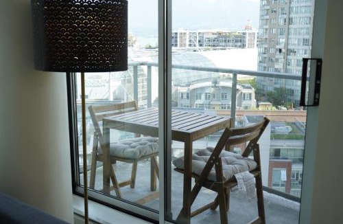 Crosstown Apartment | Center of the City
