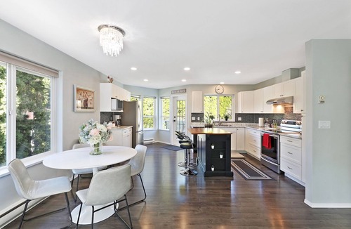 Comox House | Central Courtenay Modern Retreat: Urban Oasis