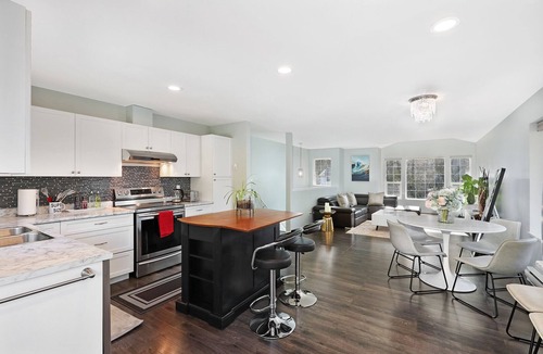 Comox House | Central Courtenay Modern Retreat: Urban Oasis
