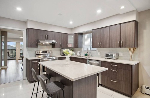 Killarney House | Central Family Home: Indoor Arcade & Huge Backyard
