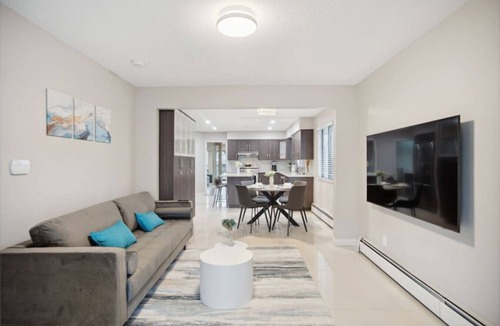 Killarney House | Central Family Home: Indoor Arcade & Huge Backyard