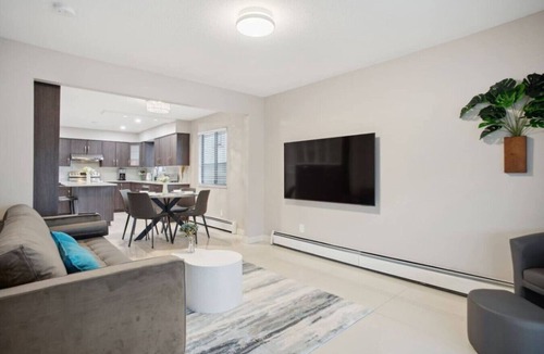 Killarney House | Central Family Home: Indoor Arcade & Huge Backyard