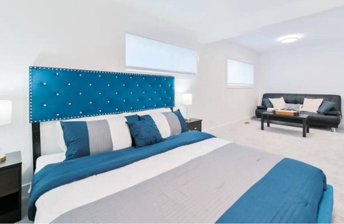 Calgary House | Central Home 2min>DT Core | KING Bed | Fresh Reno!