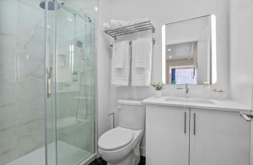 Gay Village Apartment | Central King Studio