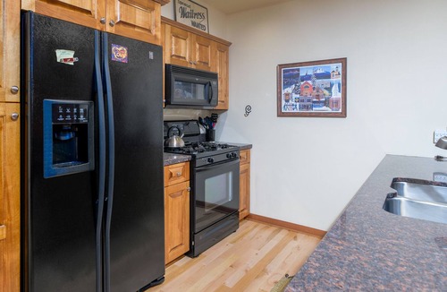 Rossland Condo | Central location, Lots of Space, Hot Tub