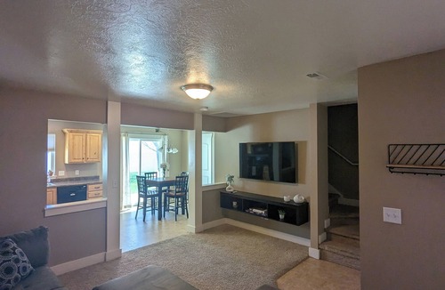 Logan House | Central Mountain Retreat - Sleeps 7