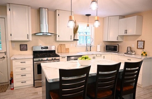 Huntsville House | Central Muskoka Cottage w/beach, dock, kayak, SUP, canoe, paddle boat, games rm