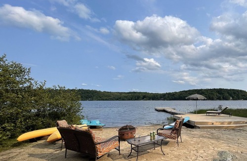 Huntsville House | Central Muskoka Cottage w/beach, dock, kayak, SUP, canoe, paddle boat, games rm