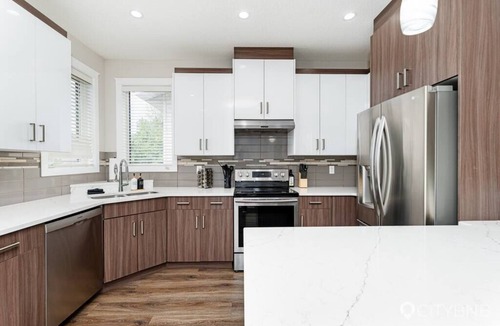 North Central Edmonton House | Central. New Duplex. Sleeps 6. 3 bed/2 bath.