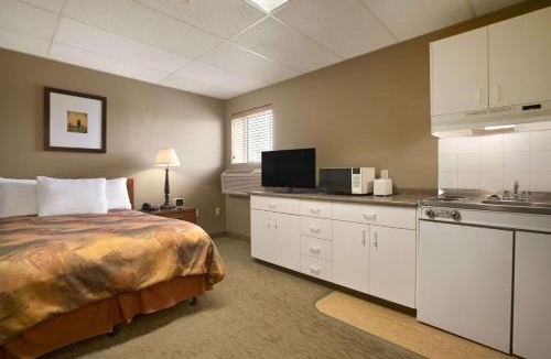 Lloydminster Hotel | Central Suite Hotel