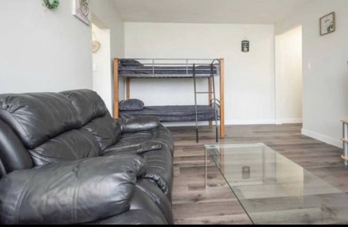 Edmonton Condo | Centrally located 1 bedroom 1 bathroom close to down town and whyte Ave