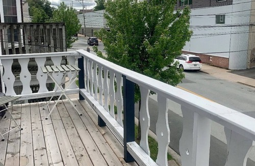 North End House | Centrally Located Blue House