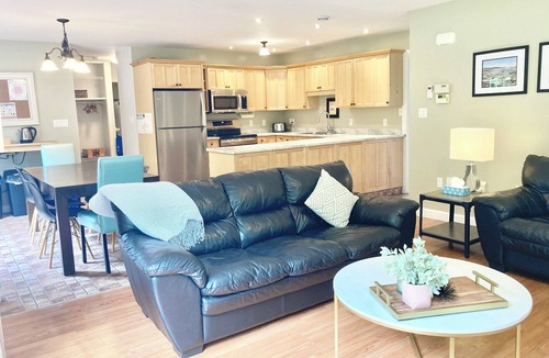 Charlottetown House | Centrally Located Bright and Spacious 4 Bedroom with Hot tub
