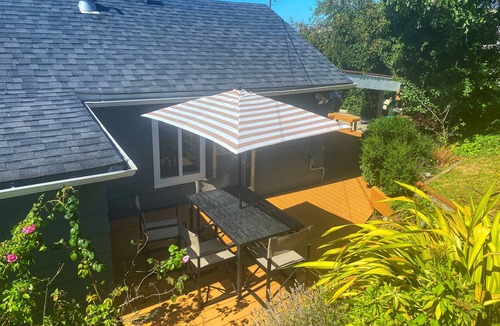 Powell River House | Centrally located in historic downtown and near marina