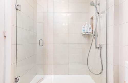 Downtown Toronto Apartment | Centrally Located In The Heart Of Downtown Toronto