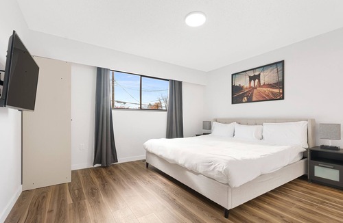 Fraserview House | Centrally Located Spacious 6 Bedroom 2.5 Washroom Home In Vancouver