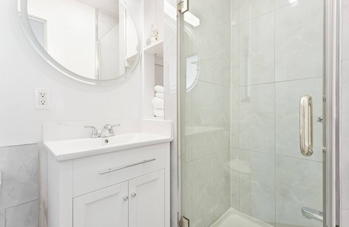 Fraserview House | Centrally Located Spacious 6 Bedroom 2.5 Washroom Home In Vancouver