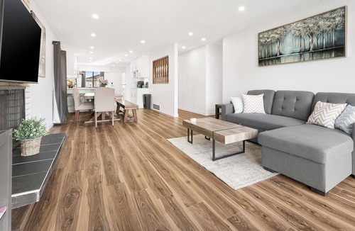 Fraserview House | Centrally Located Spacious 6 Bedroom 2.5 Washroom Home In Vancouver