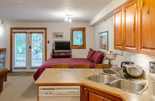 Sun Peaks Condo | Centrally located studio suite close to village centre