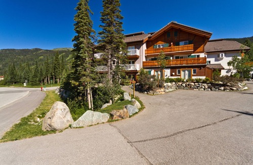 Sun Peaks Condo | Centrally located studio suite close to village centre